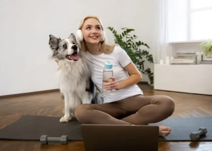 Les bienfaits du doga : le yoga complice avec votre chien